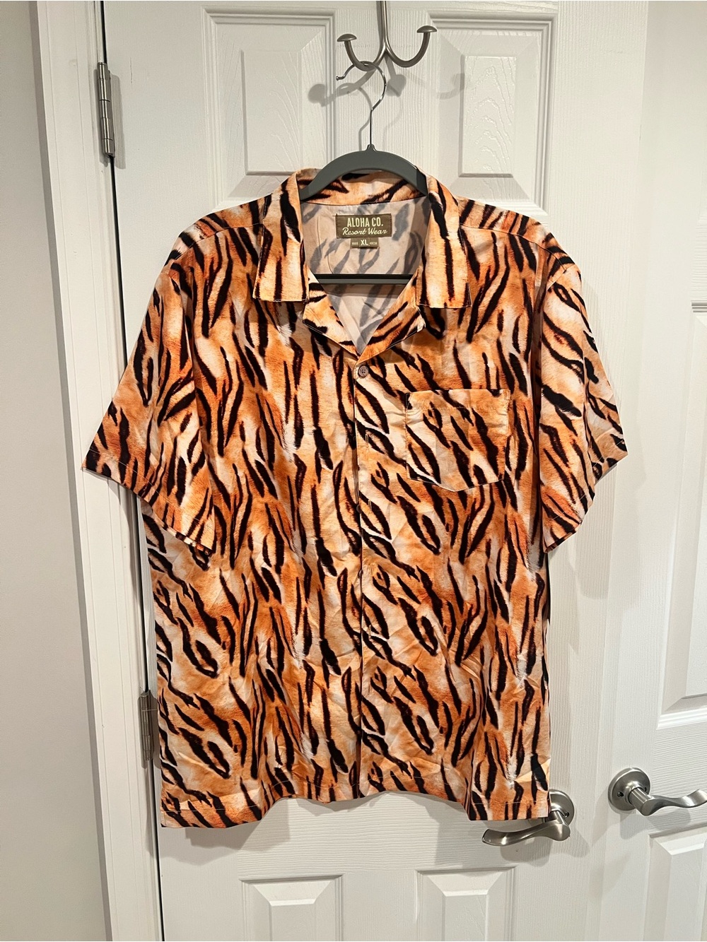 Men’s Orange Tiger-Print Short Sleeve Button-Down Shirt
